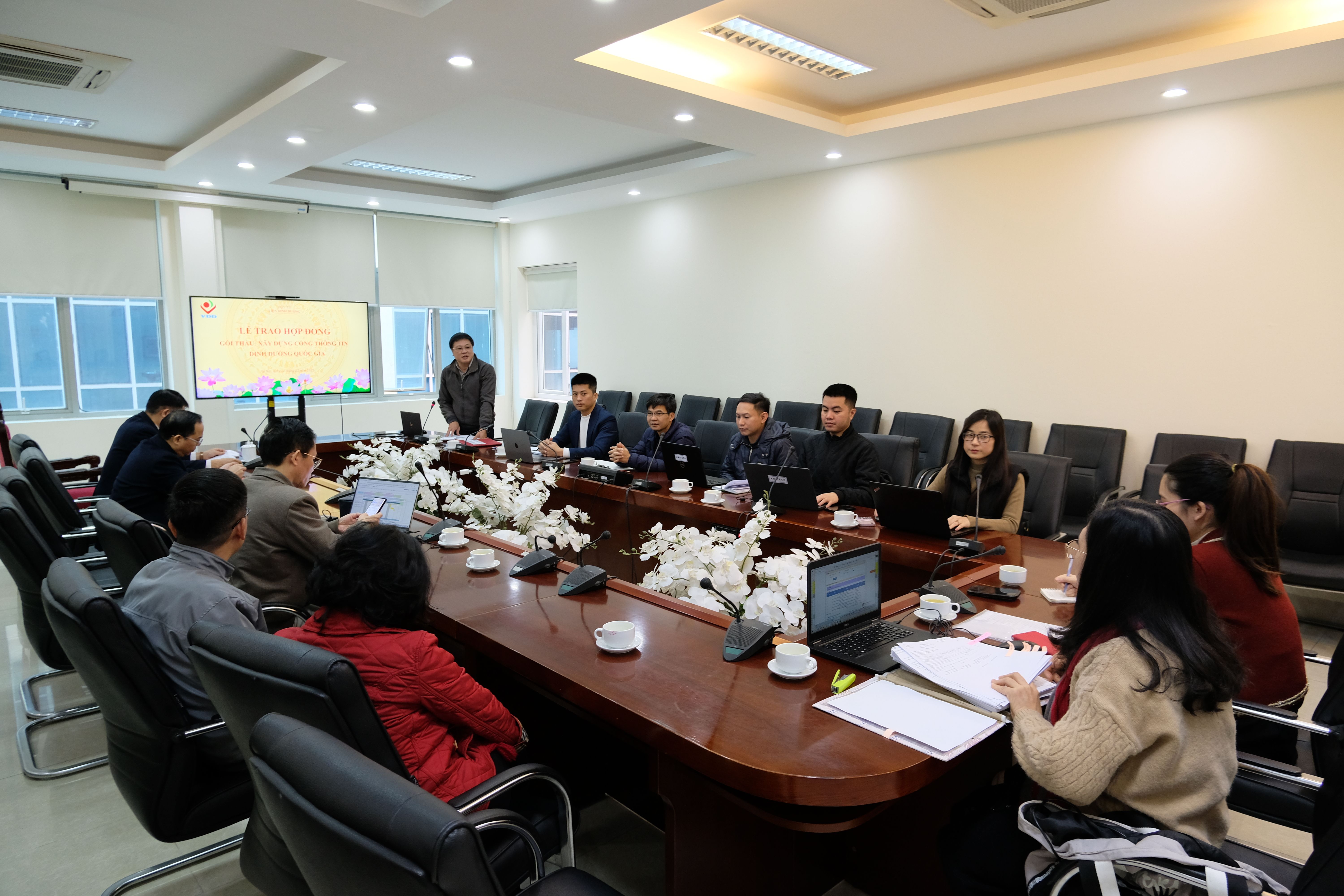 (2025) 0224 Trao hợp đồng XD Cổng TT DDQG 3.jpg